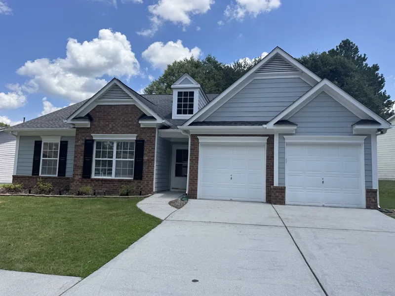 Gwinnett County home with a new architectural shingle roof installed by MDJ Roofing and Construction
